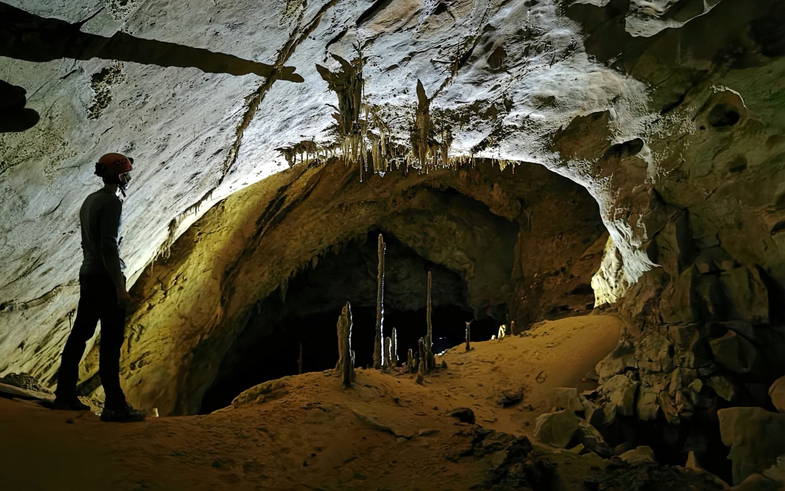 Newly Discovered Passage (© Robert Eavis)