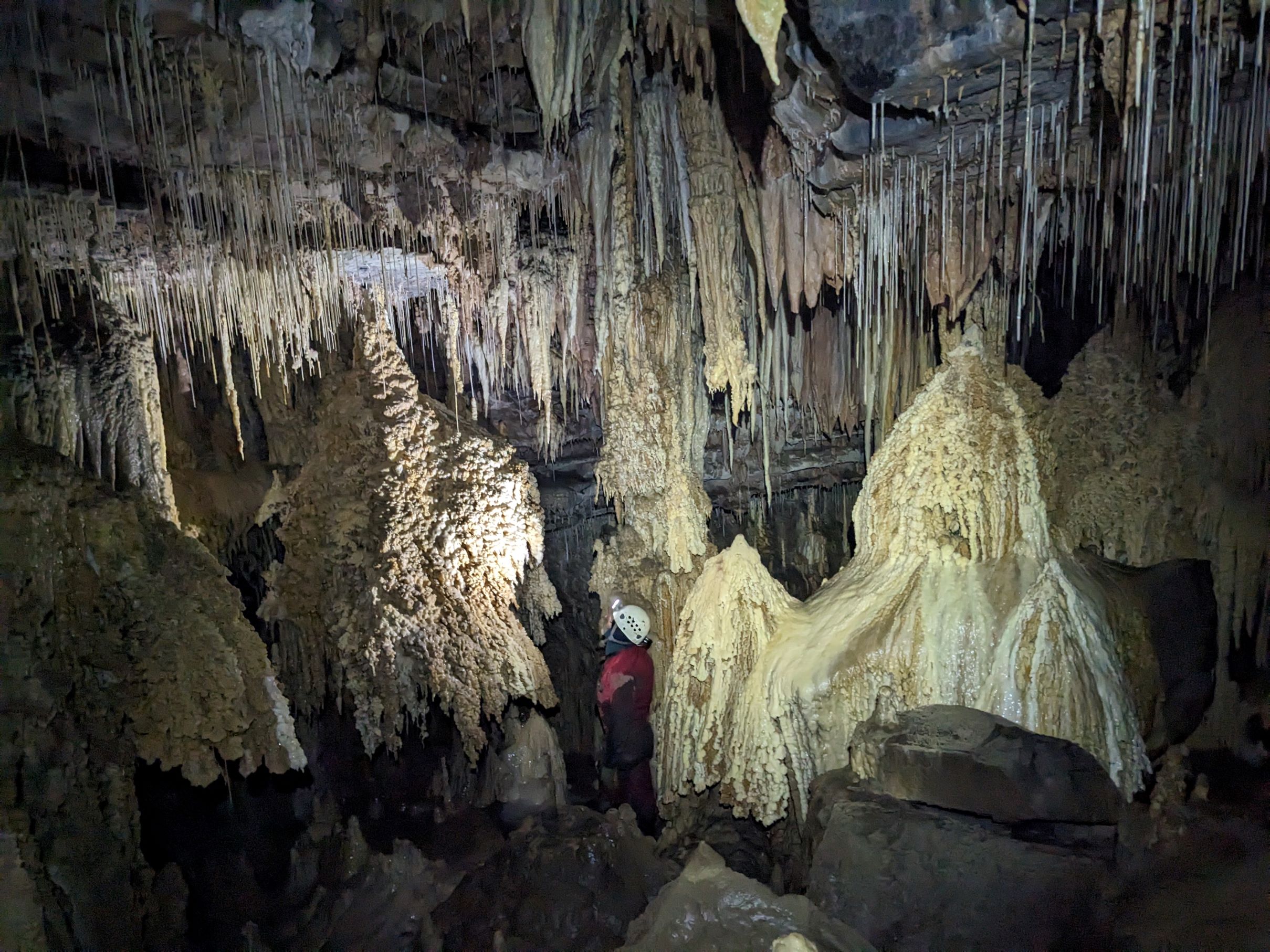 Granada Plateau in North Peru: Search for Caves in 2,800m Deep Limestone