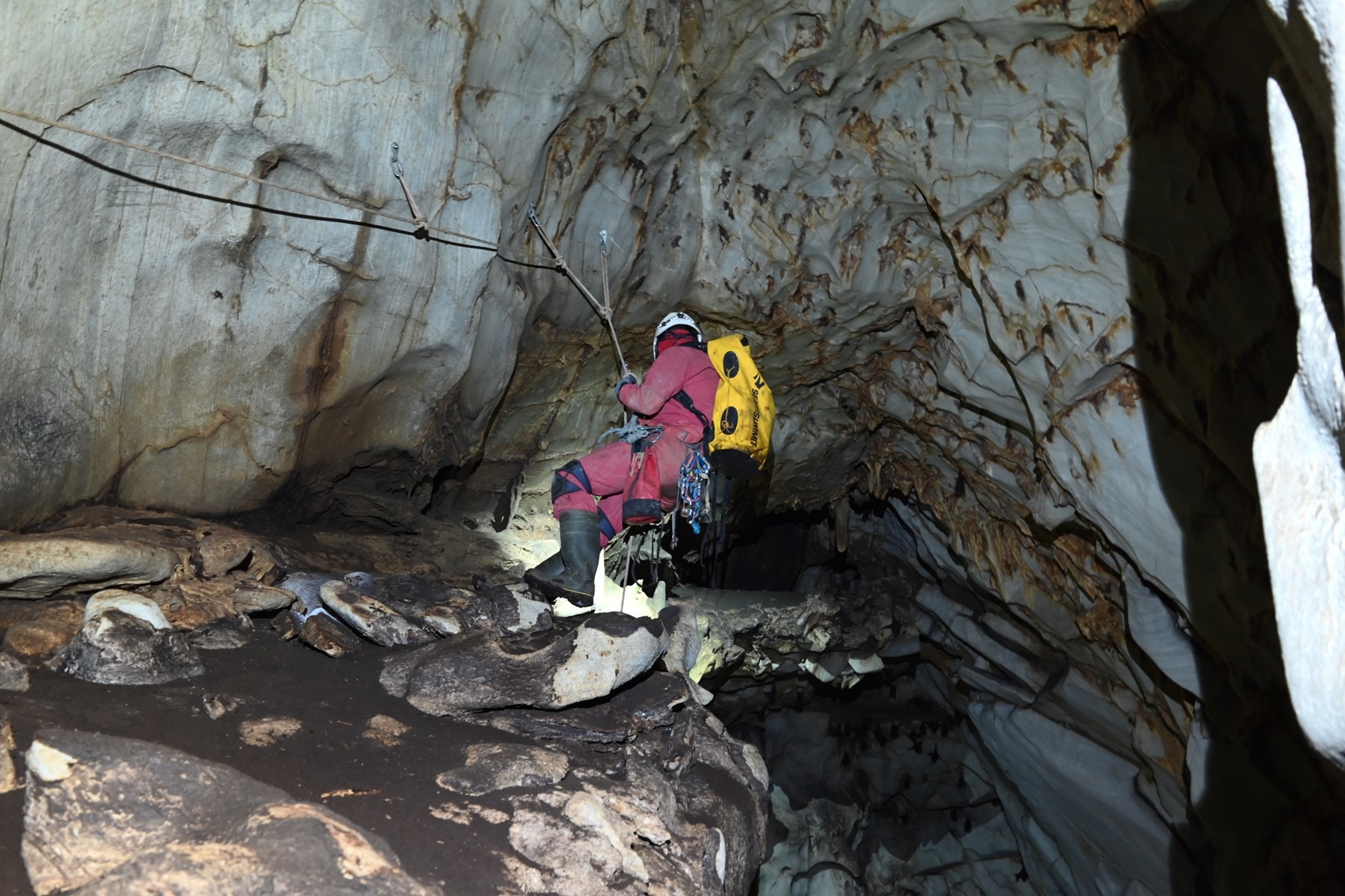 Abseiling In Zholap Khun 2 (© Pynshai Syiemiong)